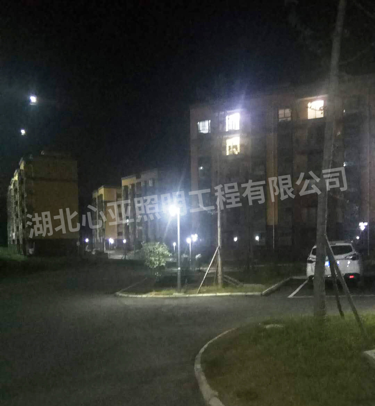 太陽(yáng)能桃子燈安裝后夜景效果
