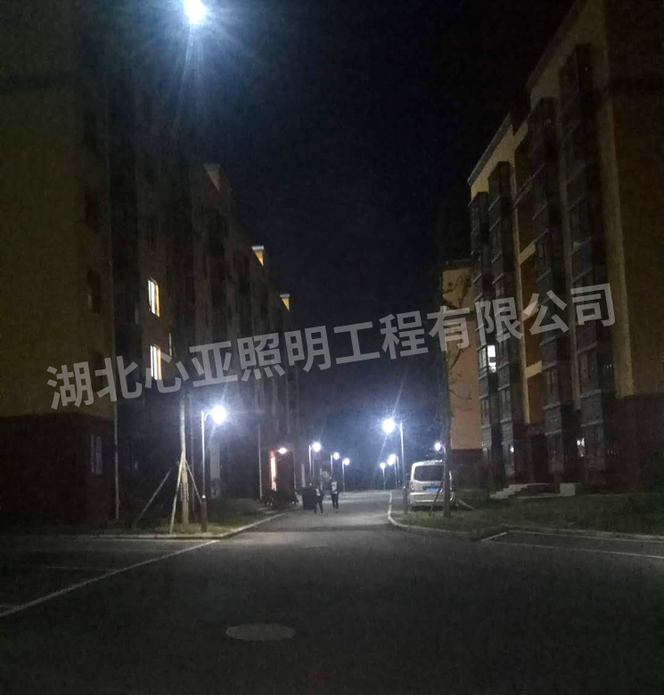 太陽(yáng)能桃子燈安裝后夜景效果