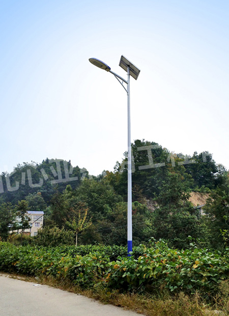 太陽(yáng)能路燈安裝后的效果